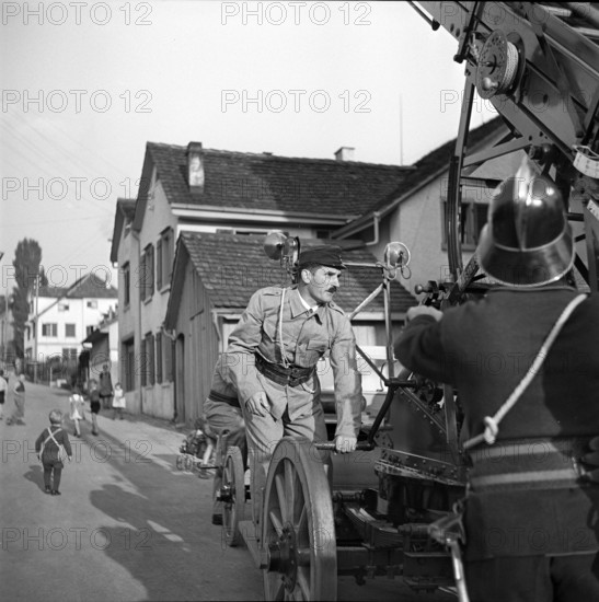 War fire brigade, positioning a ladder; 1939.
