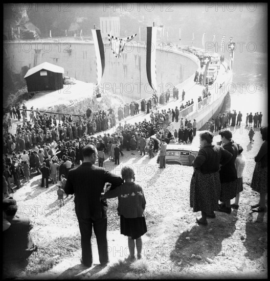 Lake Gruyère, opening of the Rossens dam 1948.
