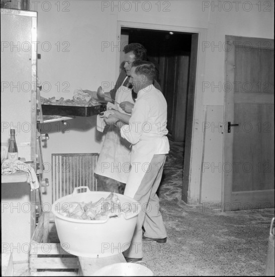 Grande Dixence, building site's coocs at the oven 1957.