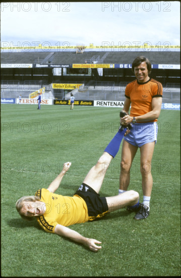 Karl Odermatt and Timo Konietzka training, 1979.