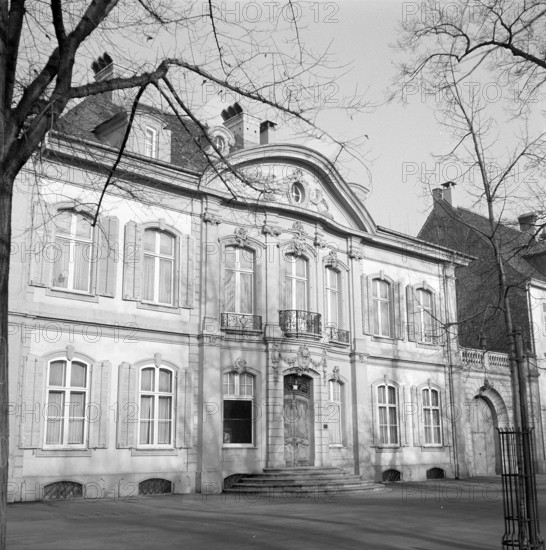 Basle, Wildsche Palais; 1952.