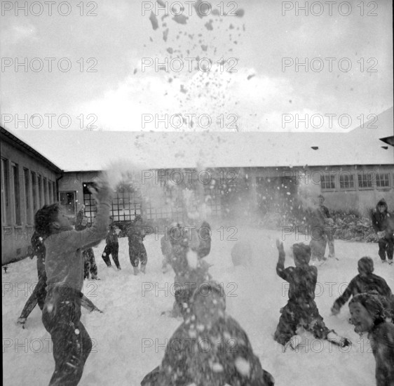 Snowball fight, battle at schoolyard, Zurich-Wiedikon 1955.