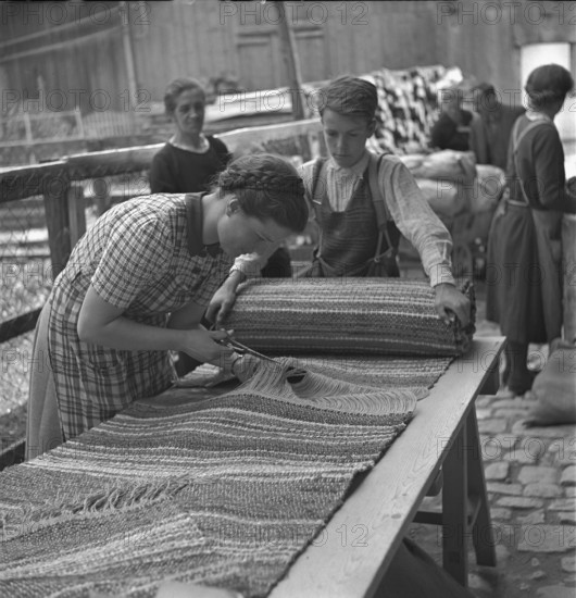 Making rag rugs with remnants, 1940.