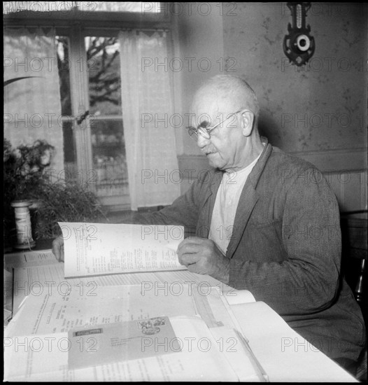 Silk ribbon weaver, 1948.