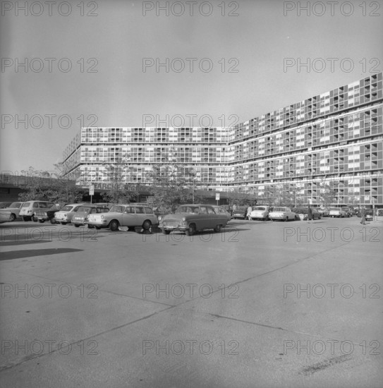 Geneva: new-built satellite town Le Lignon; 1971.