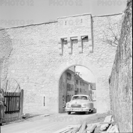 Estavayer-le-Lac, town gate, porte de la Thiollières; 1958.