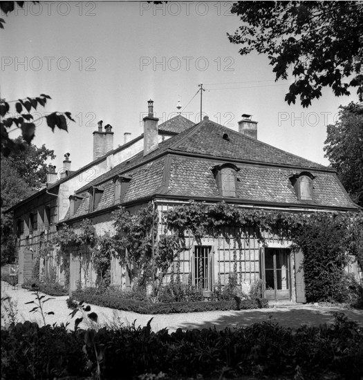 Geneva: Villa Rigot; 1942.