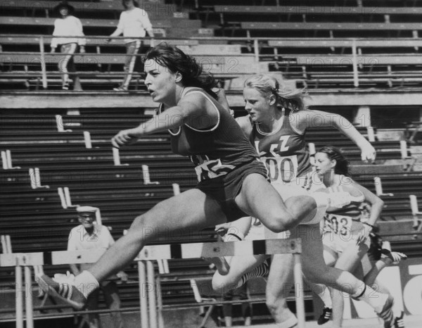 Nanette Furginé ahead of Angela Weiss, 1973.
