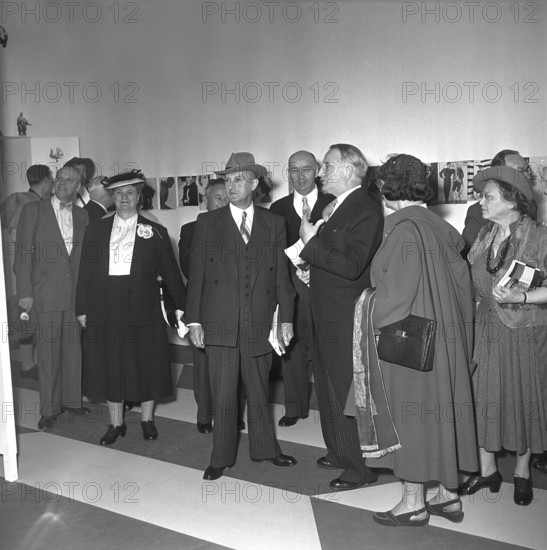 Federal councillor Etter at photo world fair in Lucerne, 1952.