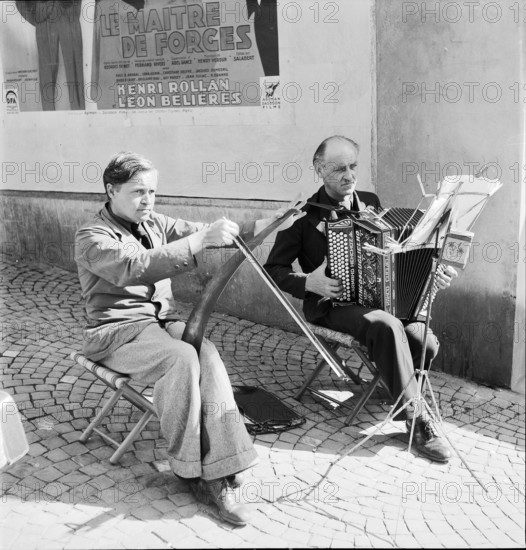 Buskers in Lausanne: 1941.