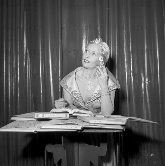 Magical show with Kalana und Gloria, 1951.