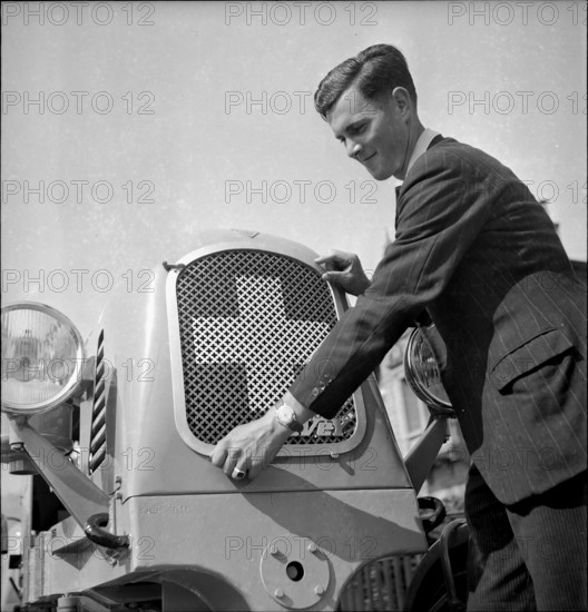 Swiss donation: craftsmen for Luxembourg, 1945.