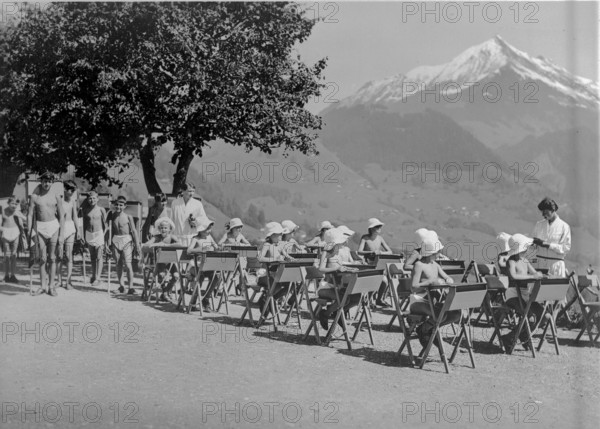 Leysin: boys in open-air school in a sanatorium.