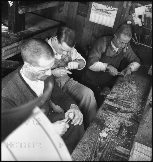 Swiss donation: producing badges, 1942.