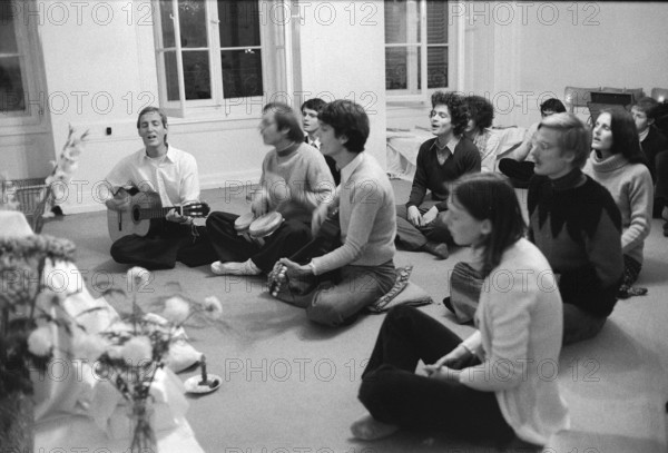Adherents at meeting with guru Maharaji, 1973.