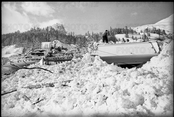 Avalanche in Davos, search for missing persons; 1968.