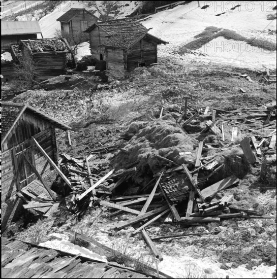 Avalanche in Unterbäch; destroyed little storehouses, 1957.