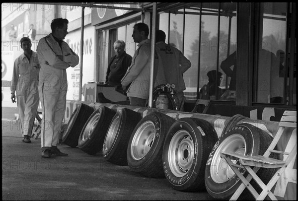 That day Jo Siffert and his team set 5 world hour records.