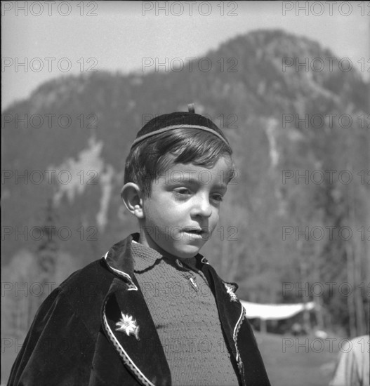 May journey to the alpine pasture of Selva, 1942.