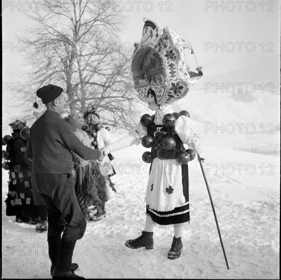 Silvesterchlausen in Urnaesch, 1945.