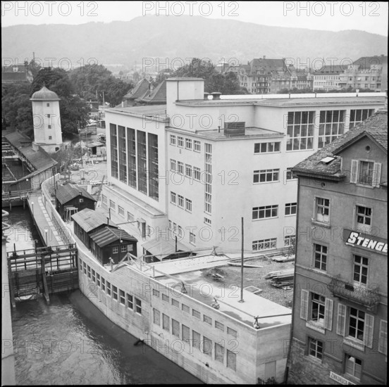 Hallenbad City at the Schanzengraben, Zürich 1940.