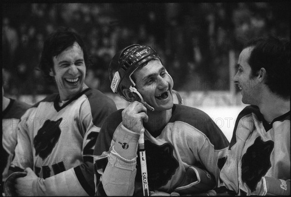 NLA 1974/75: SC Berne celebrating championship; Cadieux.