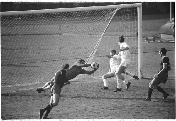 NLA 1968/69: FC Zürich - Servette FC; Keeper Barlie.