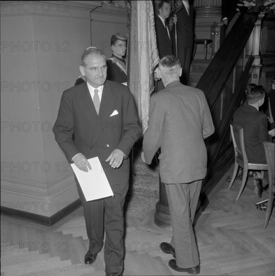 Dr. Käppeli with honorary doctor document of ETH, Zurich 1956.