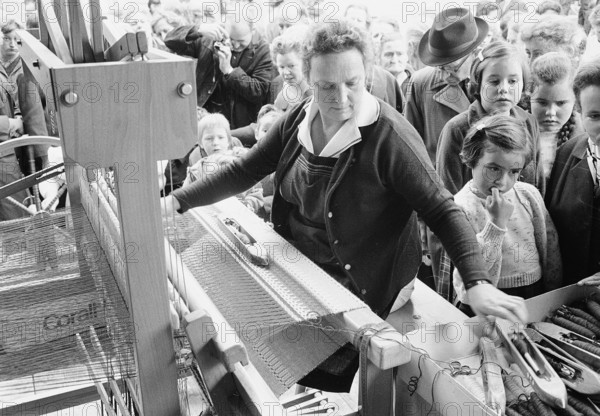 Braechete, farmer's woman weaving in Zaeziwil, 1965.