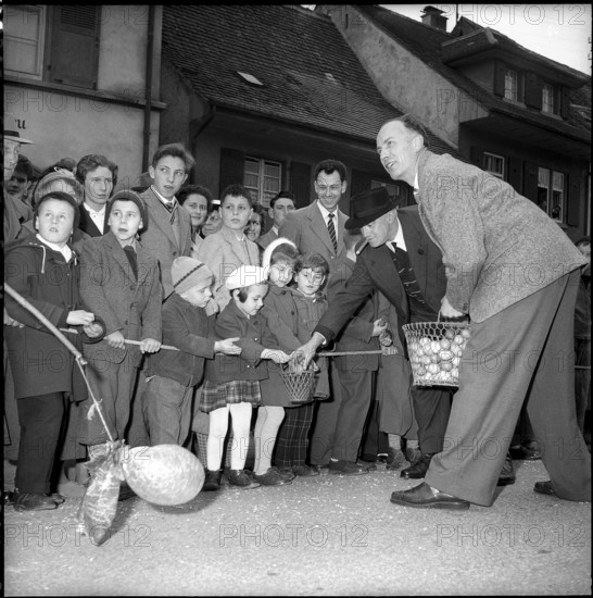 Eierleset, Eastern custom in Muttenz, 1958.