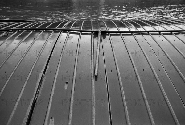 1975, Paris, Seine River. houseboat.