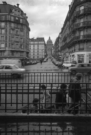 1975, Paris, subway.