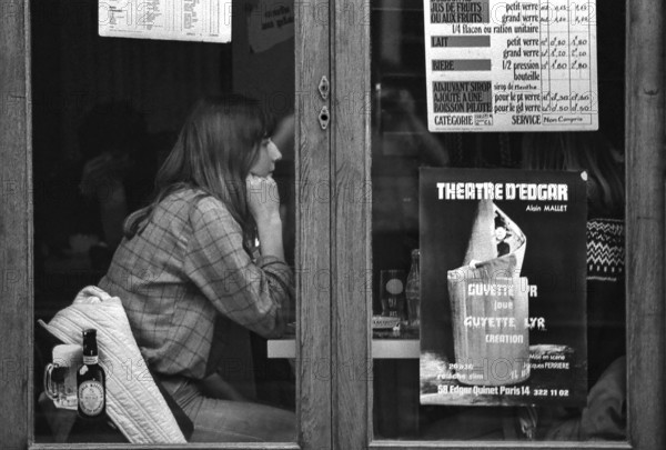 1975, Paris, bolulevard, bistro, bar, cafe. people.