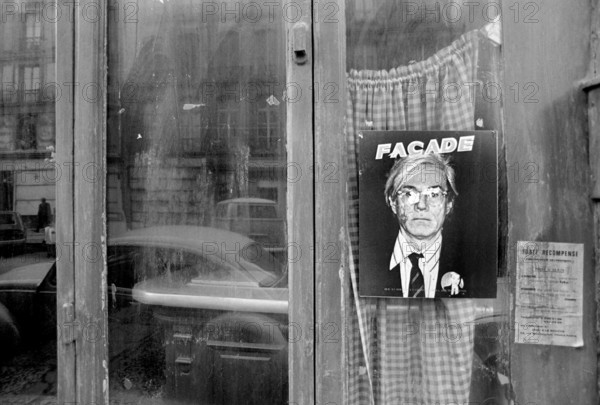 1975, Paris, bolulevard, bistro, bar, cafe. people.