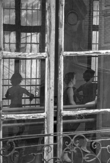 1975, Paris, Marais, dance school.