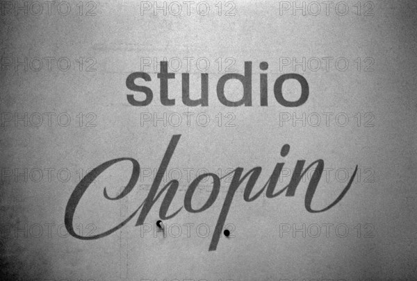 1975, Paris, Marais, dance school.