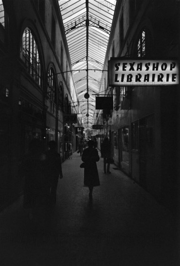 1975, Paris, Marais, dance school.