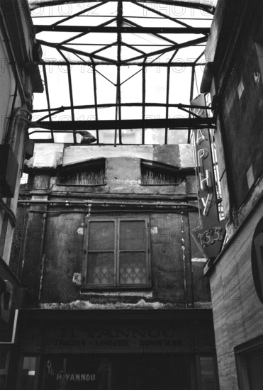 1975, Paris, Marais, passage.