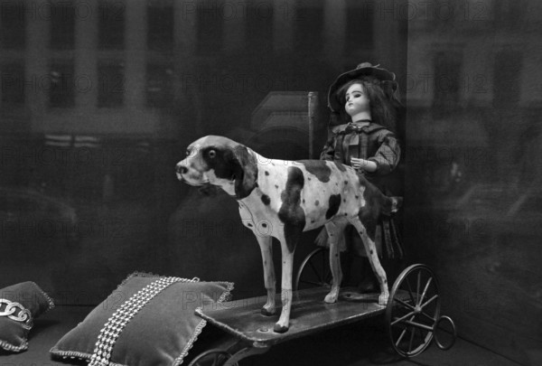 1975, Paris, Marais, shop windows