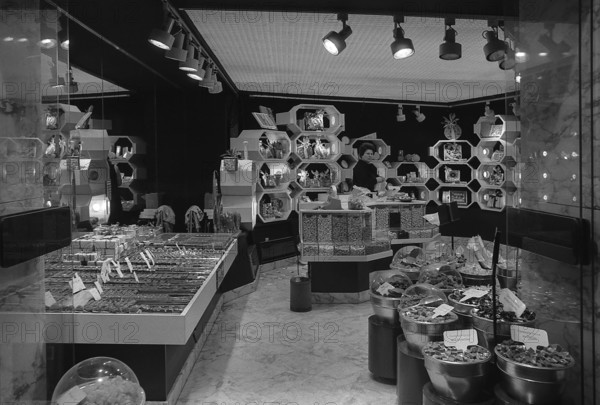 1975, Paris, Marais, shop windows