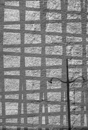 1975, Paris, Rive droite. Graphic building.