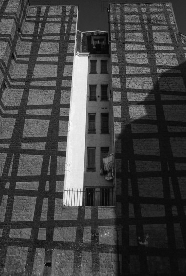 1975, Paris, Rive droite. Graphic building.