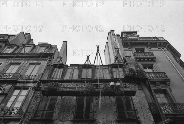 1975, Paris, Rive droite building under restoration.