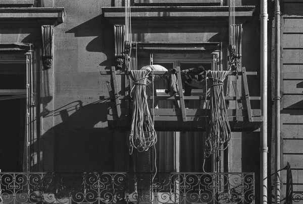 1975, Paris, Rive droite building under restoration.