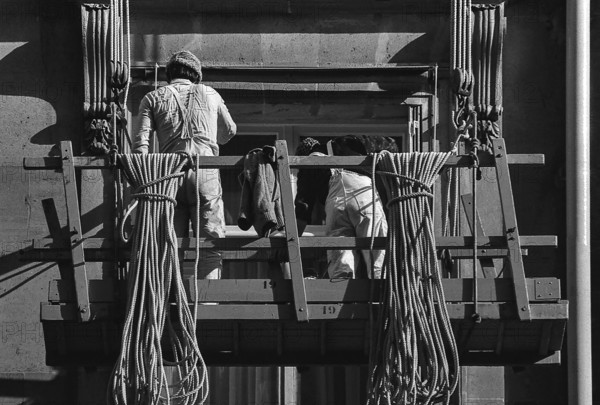 1975, Paris, Rive droite building under restoration.