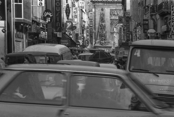 1975, Paris, Rive droite., Porte Saint Denis.