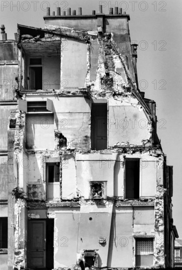 1975, Paris, Rive droite, building under demolition.