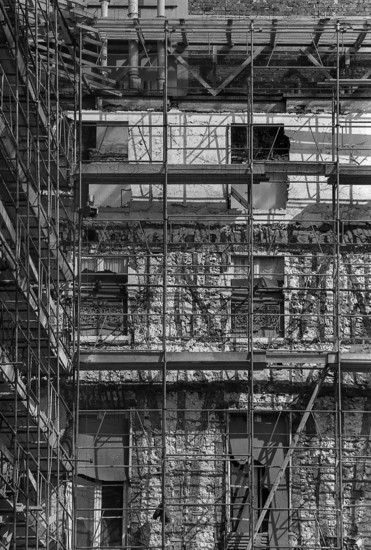 1975, Paris, Rive droite building under restoration.