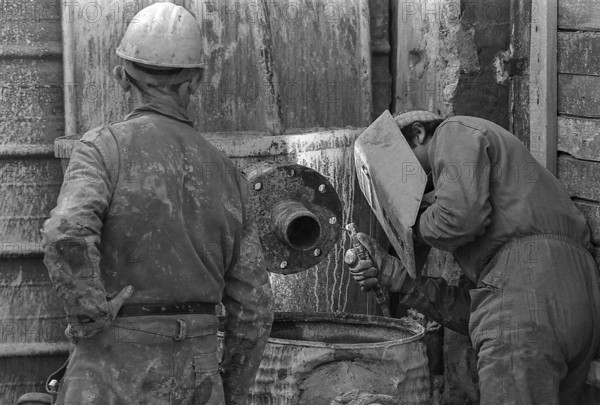 1975, Paris, Rive droite, men at work.
