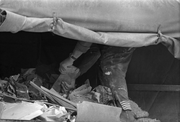 1975, Paris, Rive droite, men at work.